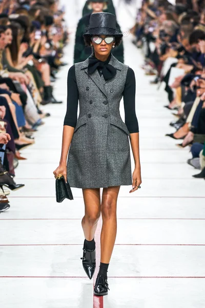 Look 28
